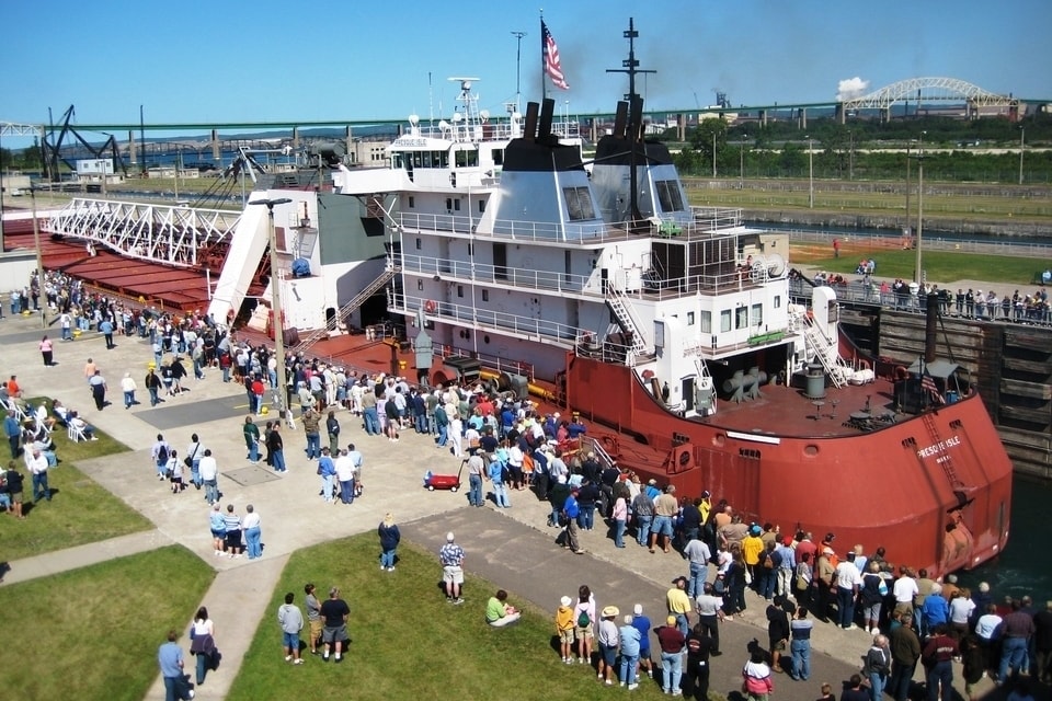 Eng Day lots of people and Freighter